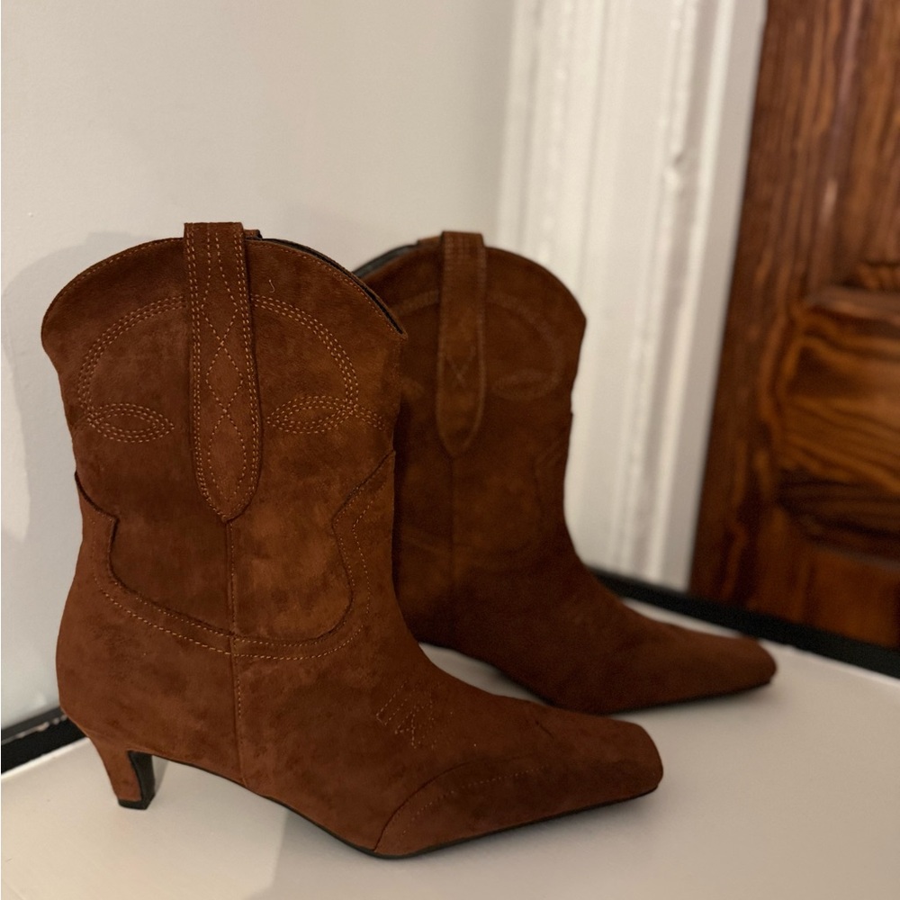 Suede boots
